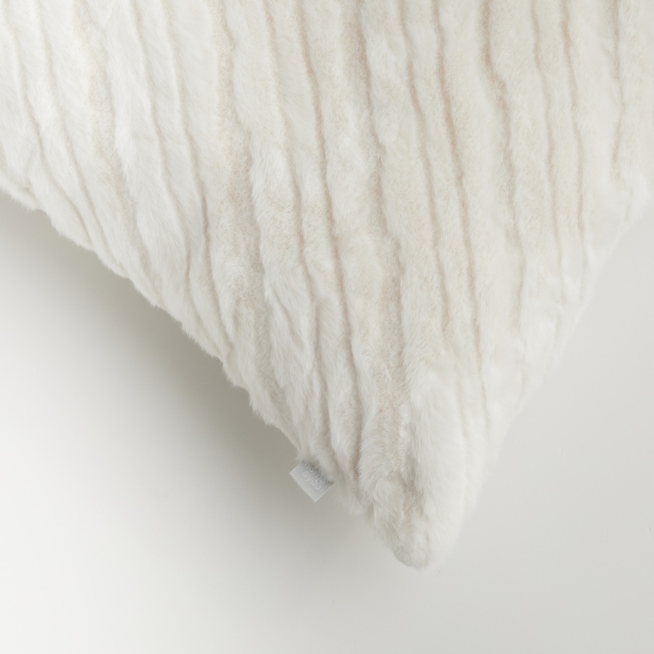 Poszewka Futrzana Pufos 45x45 cm z motywem geometrycznym