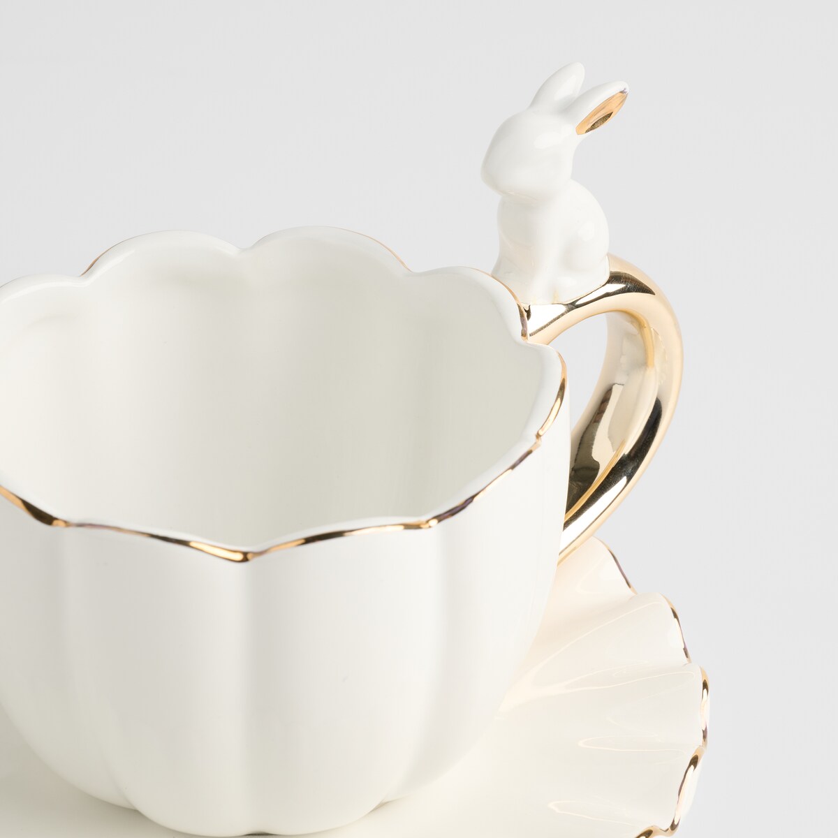 Filiżanka Ze Spodkiem Wonderland z motywem królika