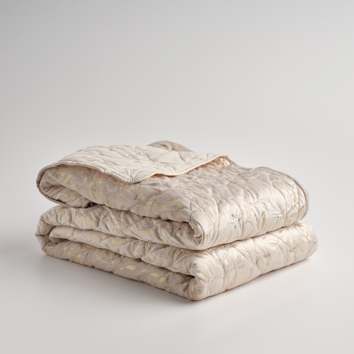 Wzorzysta narzuta na łóżko Mistelo 200x220 cm z motywem arabeski i liści