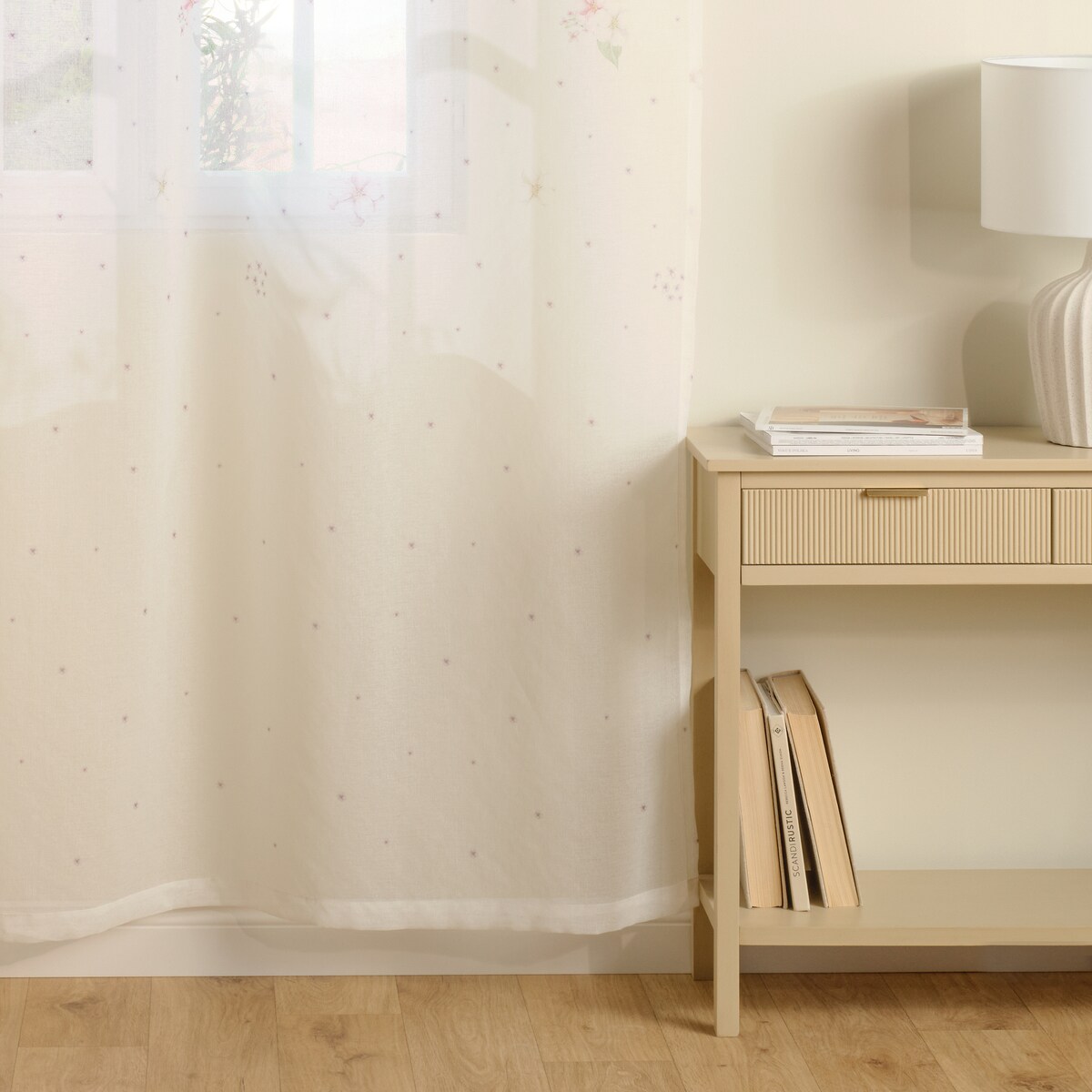 Firana Bezillo 140x250 cm z motywem kwiatowym