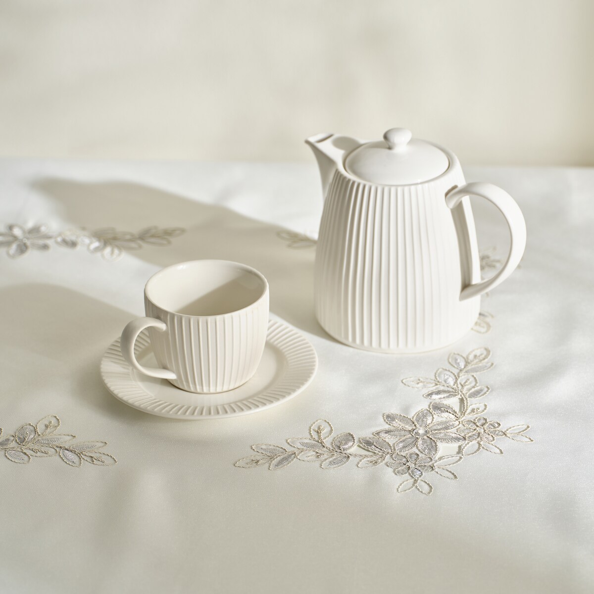 Obrus Adelaida2 130x174 cm z wzorem kwiatowym