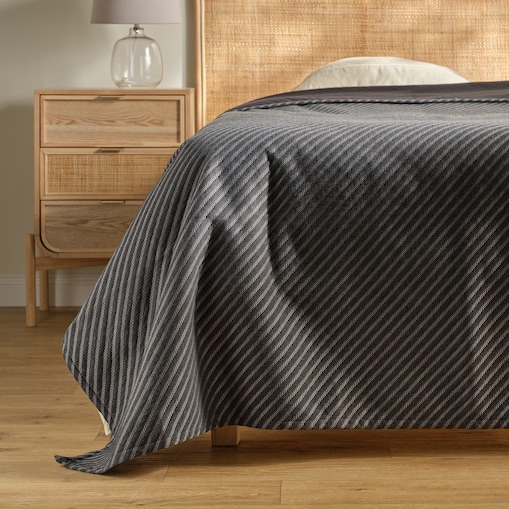 Narzuta Pasera 200x220 cm z motywem geometrycznym