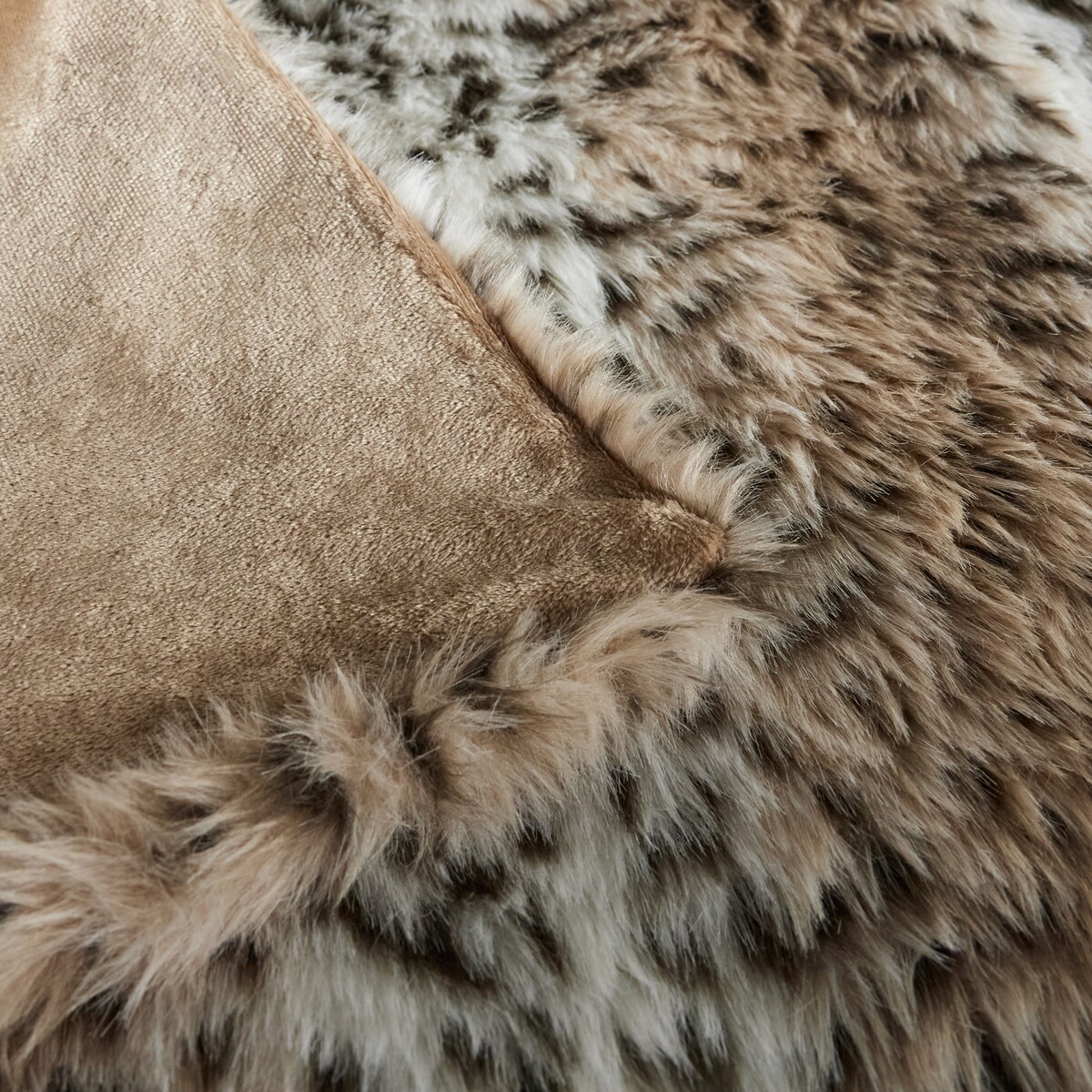 Narzuta Futrzana Felinzia 180x220 cm z motywem zwierzęcym