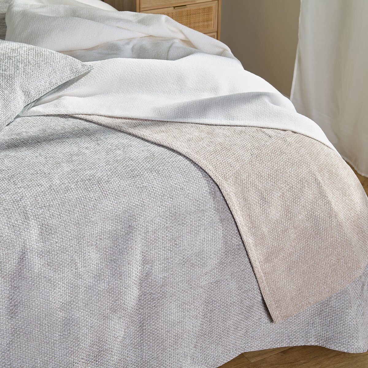 Jednokolorowa narzuta na łóżko Leila 200x220 cm