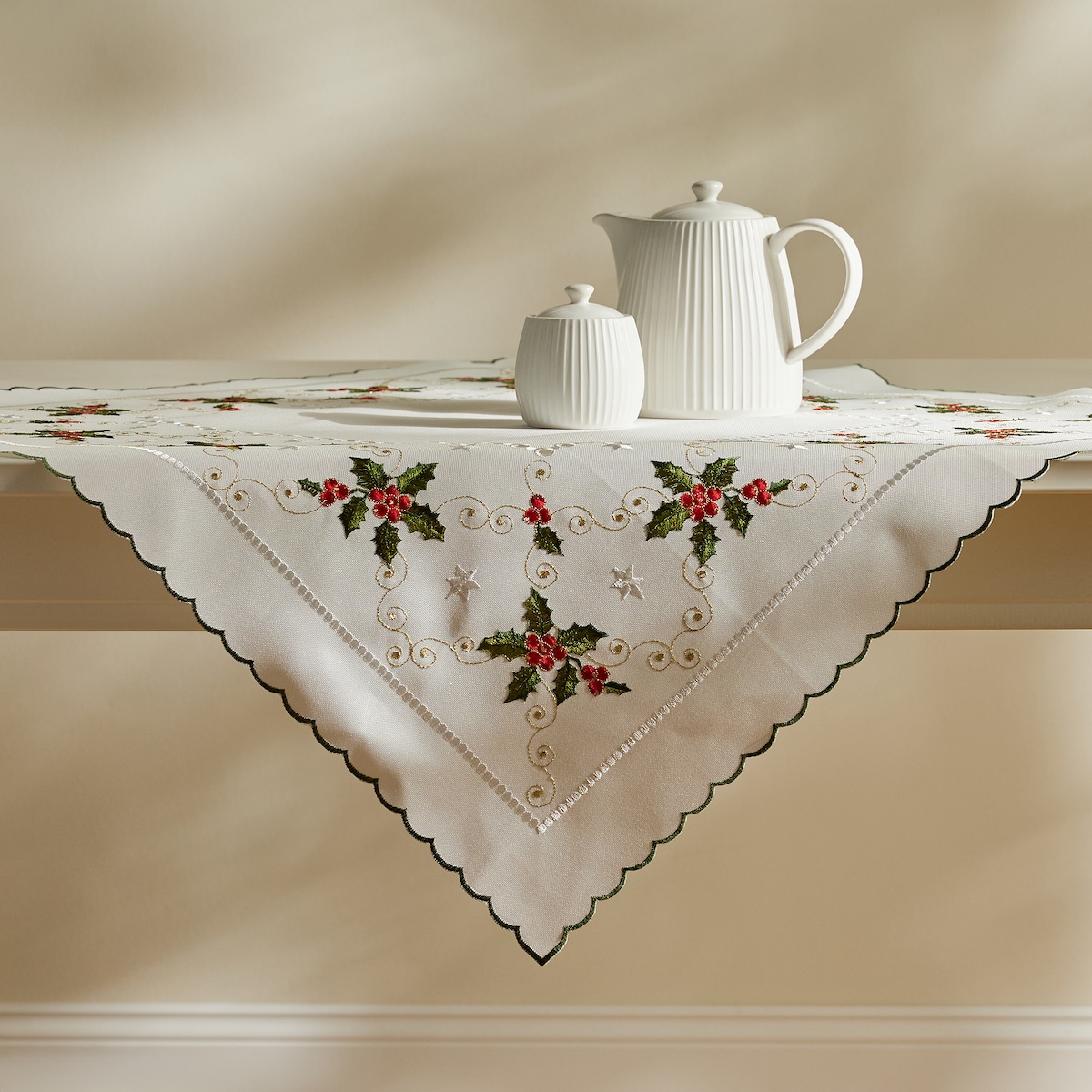 Serweta Haftowana Merrila 80x80 cm z motywem gwiazdy betlejemskiej