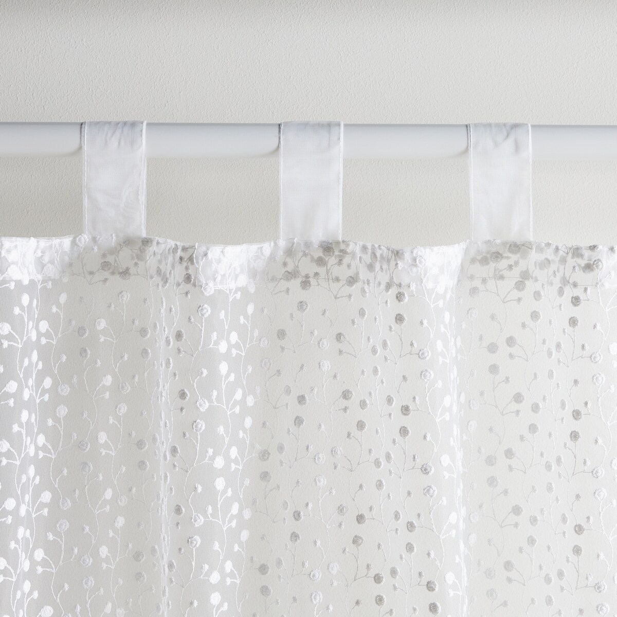 Firana haftowana Rosita 140x250 cm z motywem kwiatowym