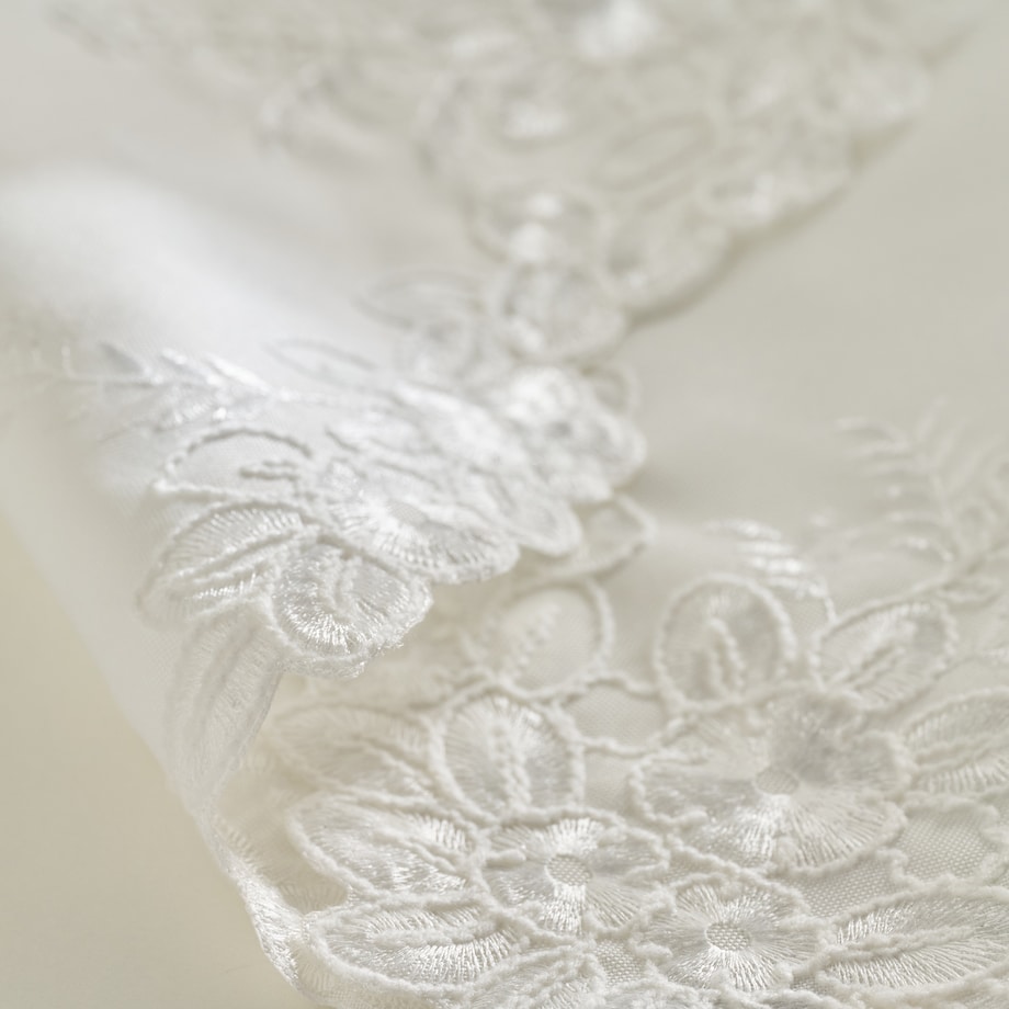 Serweta Haftowana Lucro 80x80 cm z motywem kwiatowym