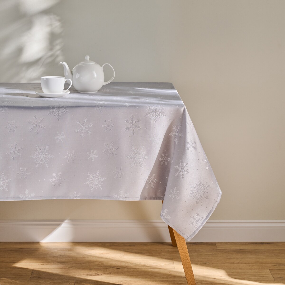 Obrus Żakardowy Preciosita 130x180 cm z motywem śnieżynki