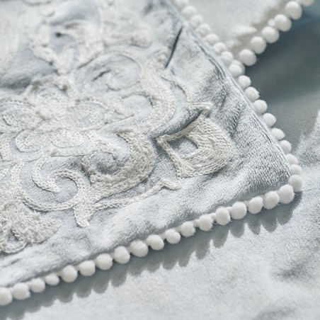 Bieżnik Haftowany Blando 45x180 cm z motywem królika