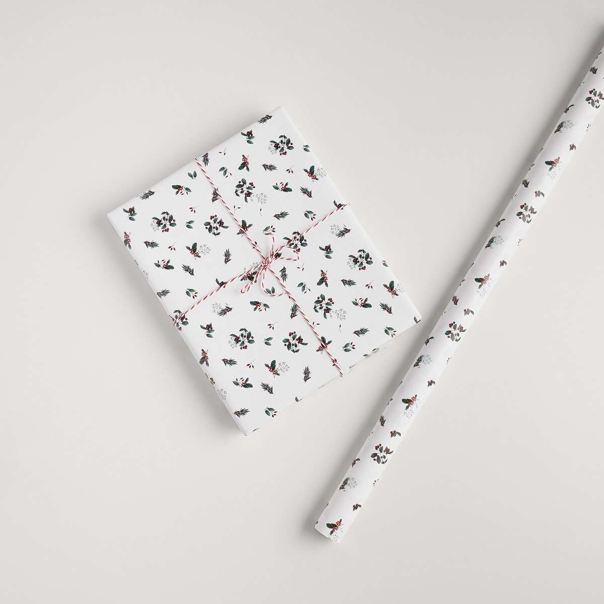 Papier Prezentowy Berjum z motywem roślinnym