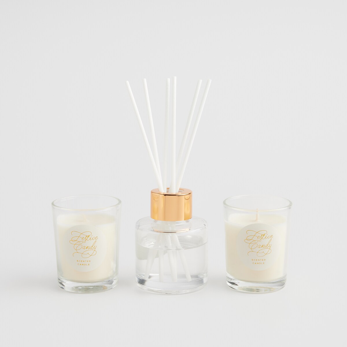 Zestaw świec i odświeżacza cuksi w opakowaniu prezentowym