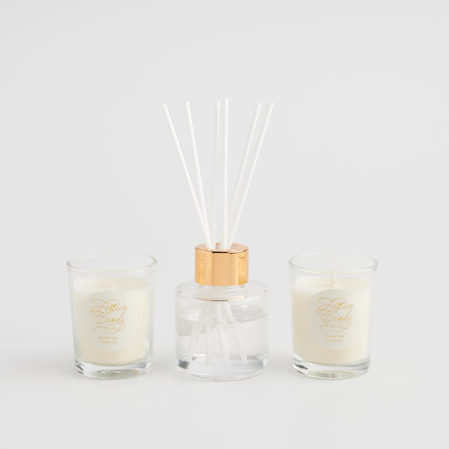 Zestaw świec i odświeżacza cuksi w opakowaniu prezentowym