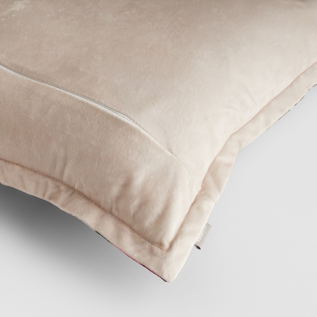 Poszewka z nadrukiem Tenebrosa 45x45 cm z motywem kwiatowym