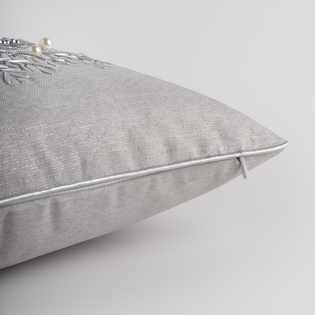 Poszewka Haftowana Arvores 45x45 cm z motywem choinki