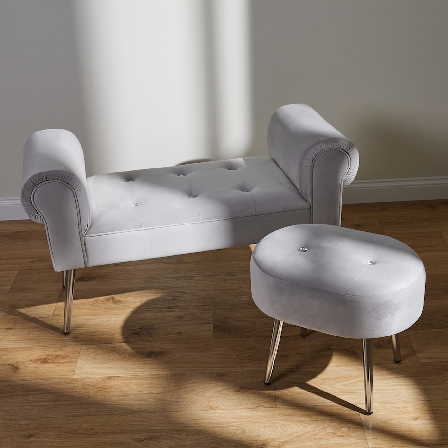 Welurowy szezlong w stylu glamour wykończony cyrkoniami atlin