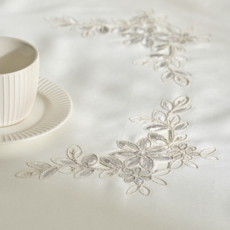 Obrus Adelaida2 130x174 cm z wzorem kwiatowym