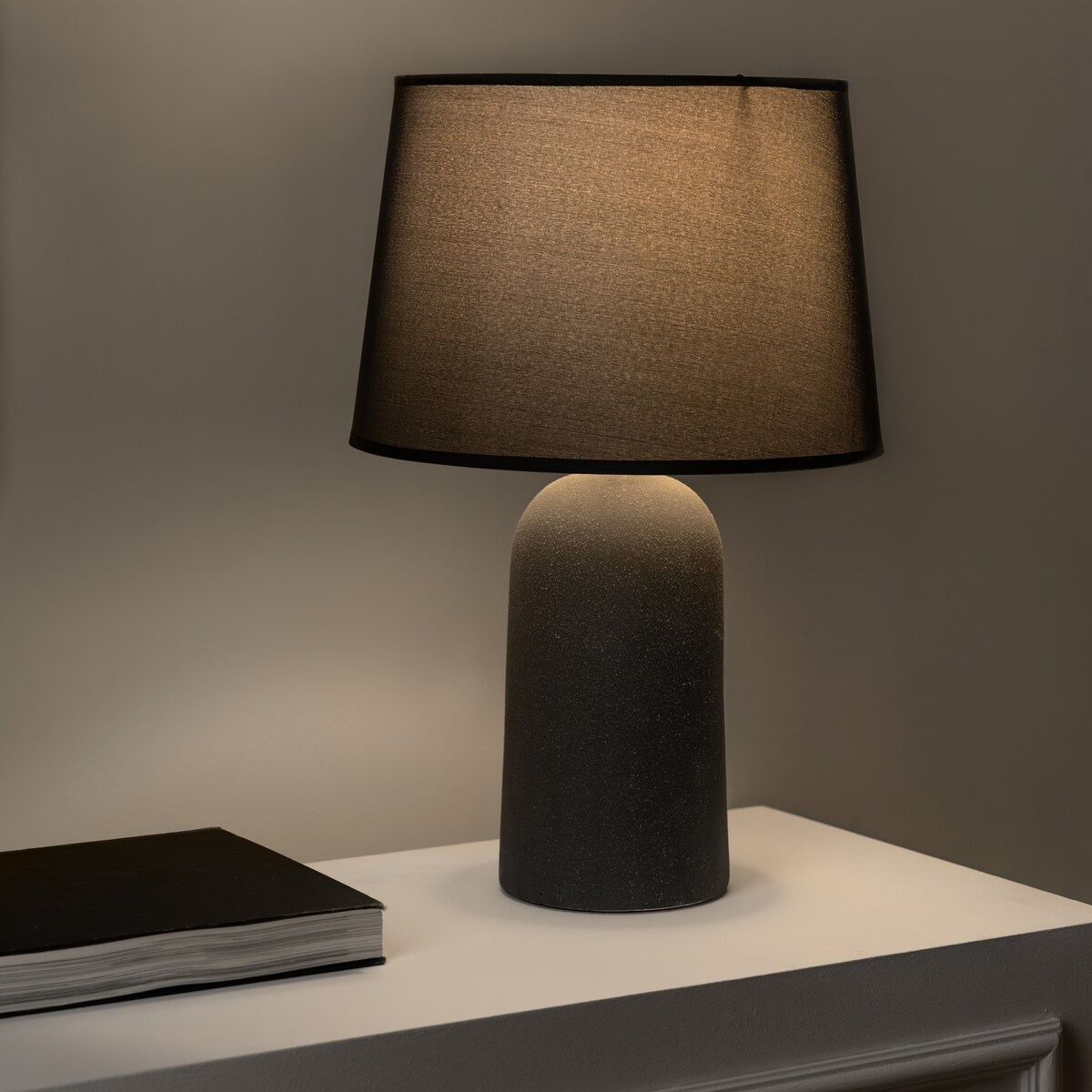 lampa stołowa z ceramiczną podstawą campi