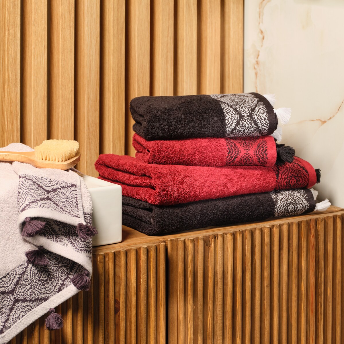 Ręcznik Beska 50x90 cm z motywem arabeski