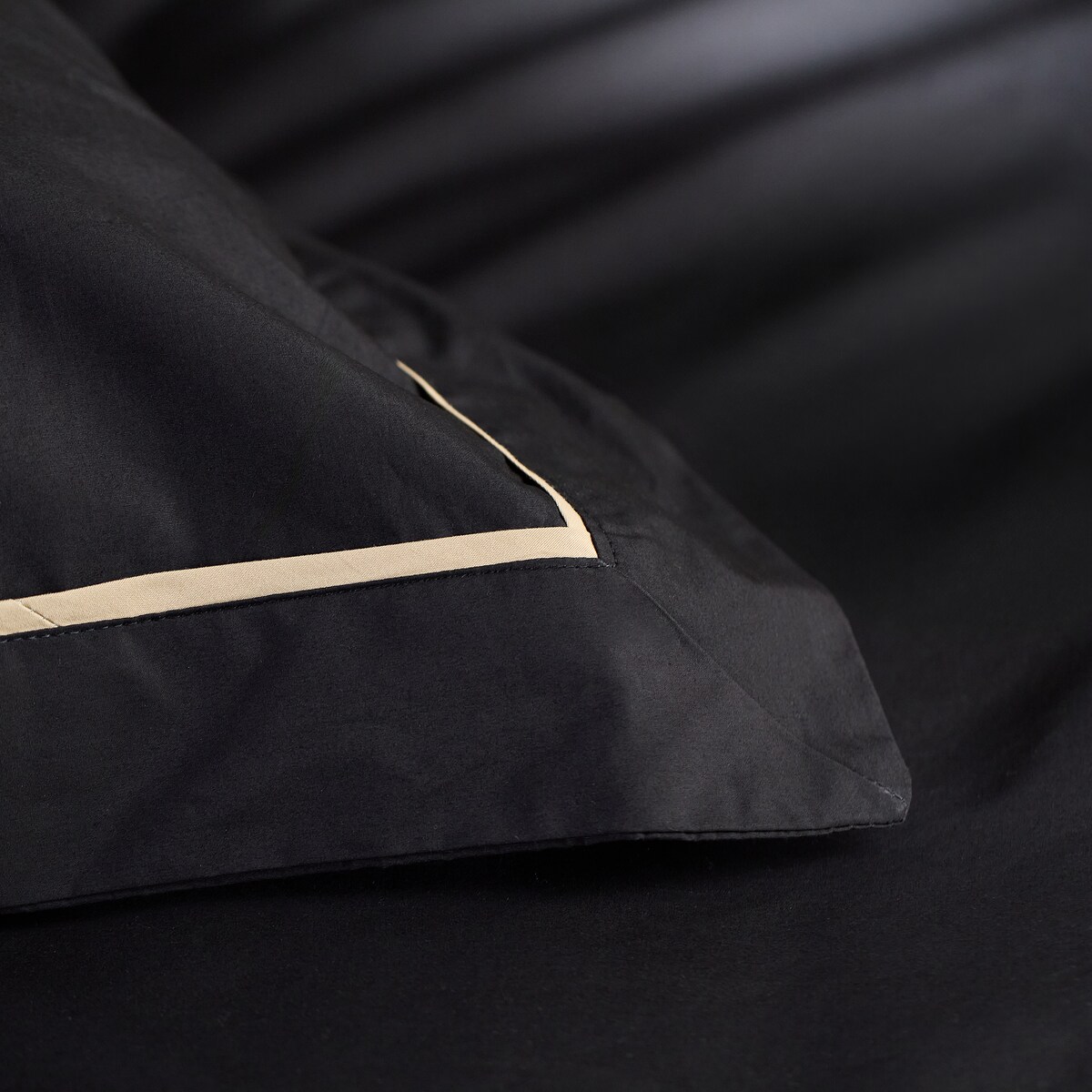 Jednokolorowa pościel z perkalu z lamówką Perlamo 200x220 cm