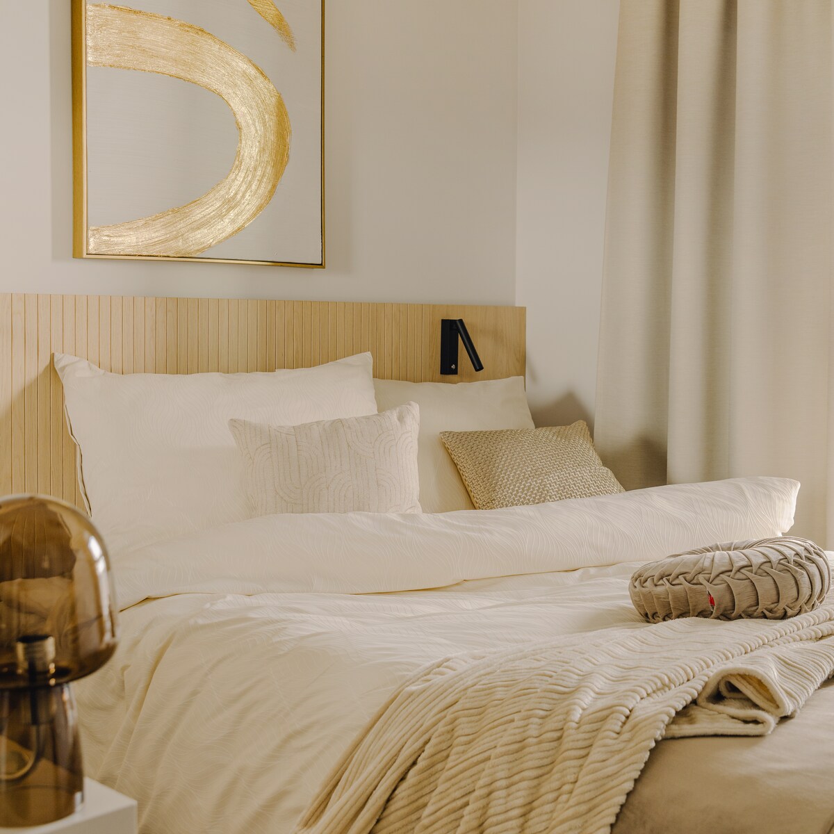 ręcznie zdobiony obraz na płótnie z elementami złota cerano 70x100