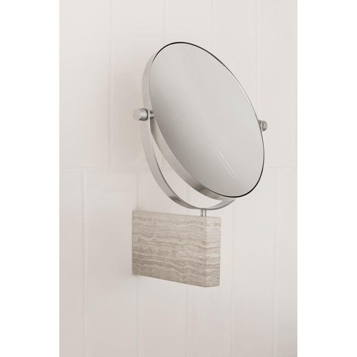 Ścienne lusterko kosmetyczne powiększające LAMURA, 2 x 22.5 x 27 cm, Blomus