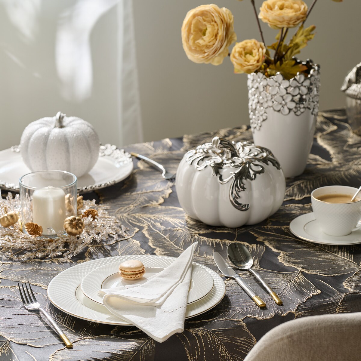 Elegancka Filiżanka z Porcelany Kostnej Eleni z motywem geometrycznym