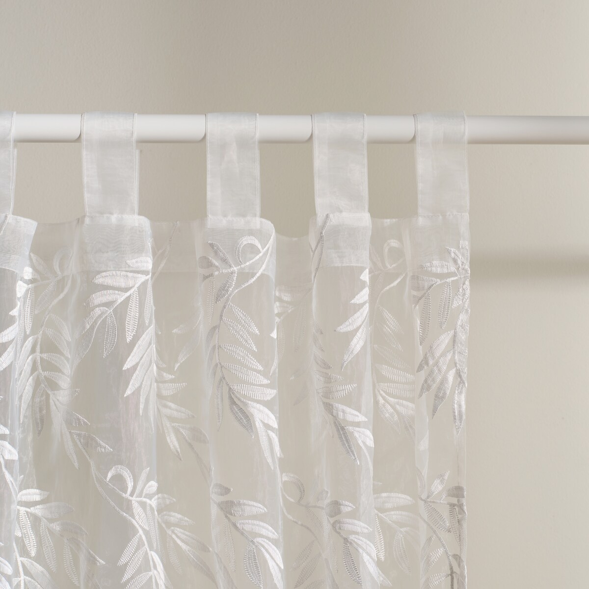 Firana haftowana Viola 140x250 cm z motywem kwiatowym