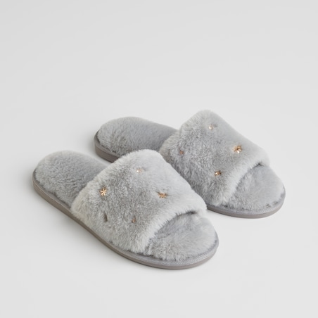 Kapcie Nulino z motywem gwiazdy