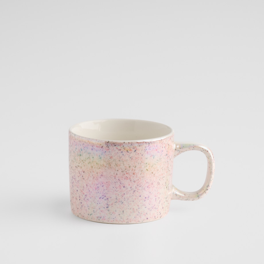 nakrapiany kubek ittle z opalizującą powłoką