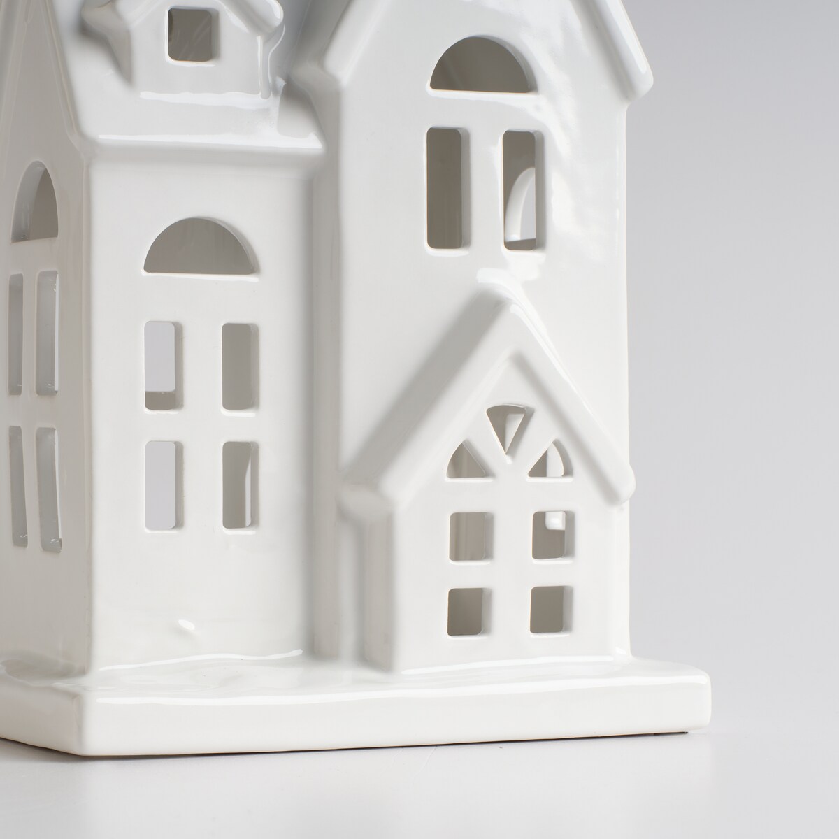 Świecznik Hausi z motywem domku