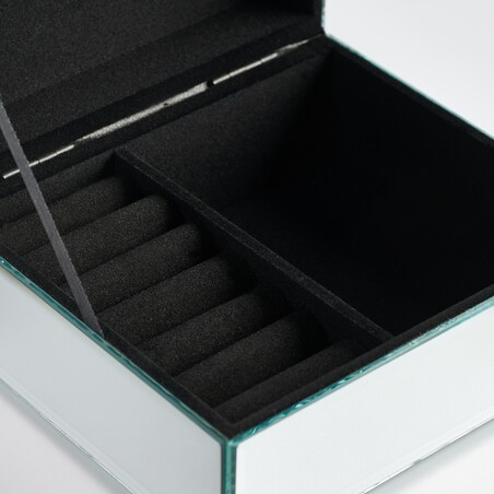 Szklana szkatułka na biżuterię z ozdobnym zapięciem mirro