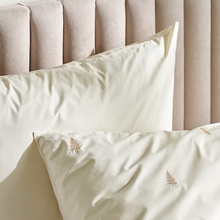 Pościel bawełniana z haftem Genna 160x200 cm z motywem choinki