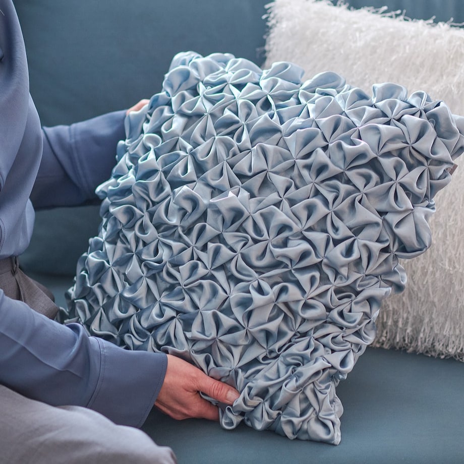 Poszewka satynowa drapowana Glamo 45x45 cm