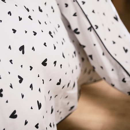 Pościel z bawełny satynowej z lamówką Malorina 140x200 cm z motywem serc