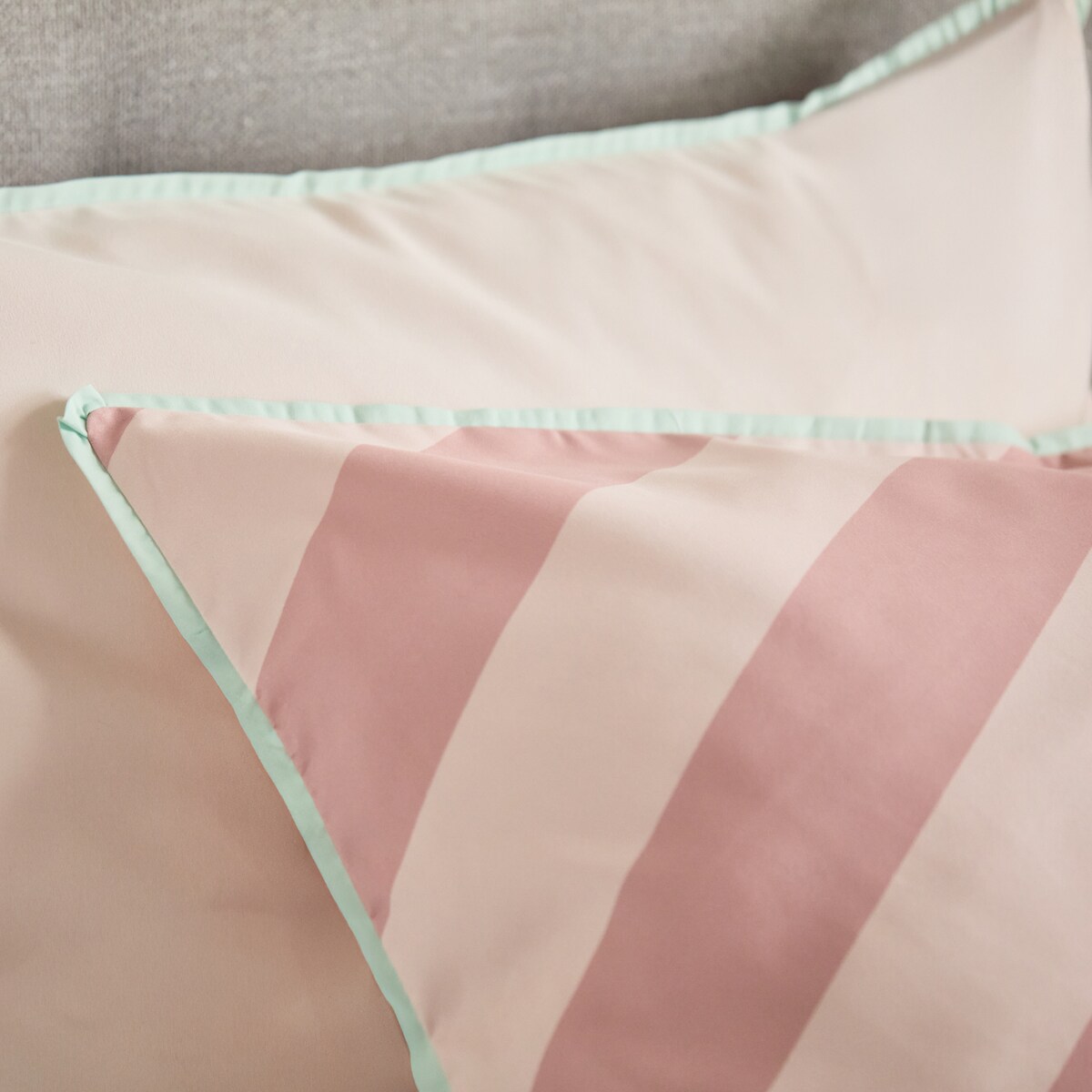 Pościel z mikrofibry z lamówką Pasiu 200x220 cm w paski