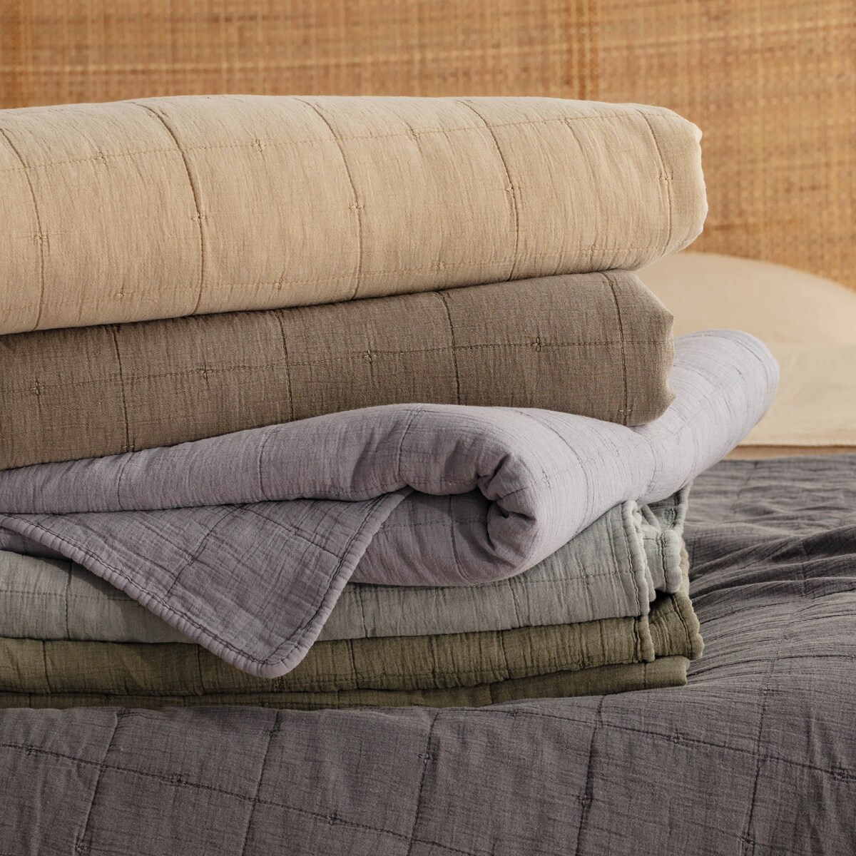 Narzuta Bawełniana z Efektem Sprania Przeszywana w Geometryczny Wzór Medosa 200x220 cm