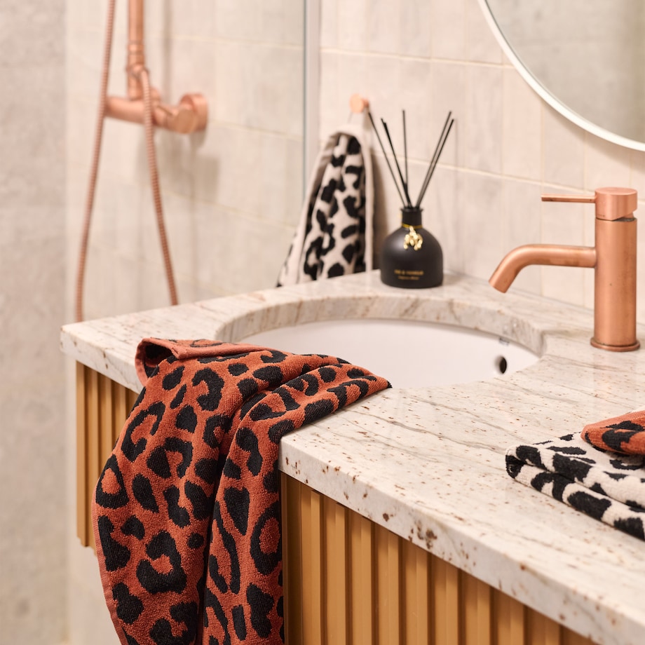 Ręcznik Panther 70x130 cm z motywem zwierzęcym