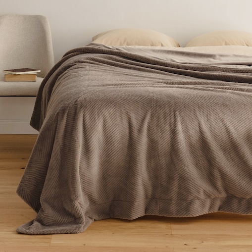 Narzuta Futrzana Przeszywana w Geometryczny Wzór Abraco 200x220 cm