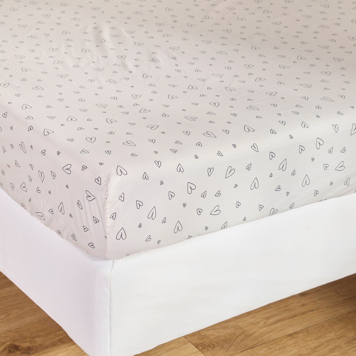 Prześcieradło z bawełny satynowej z gumką Malorinka 180x200 cm z motywem serc