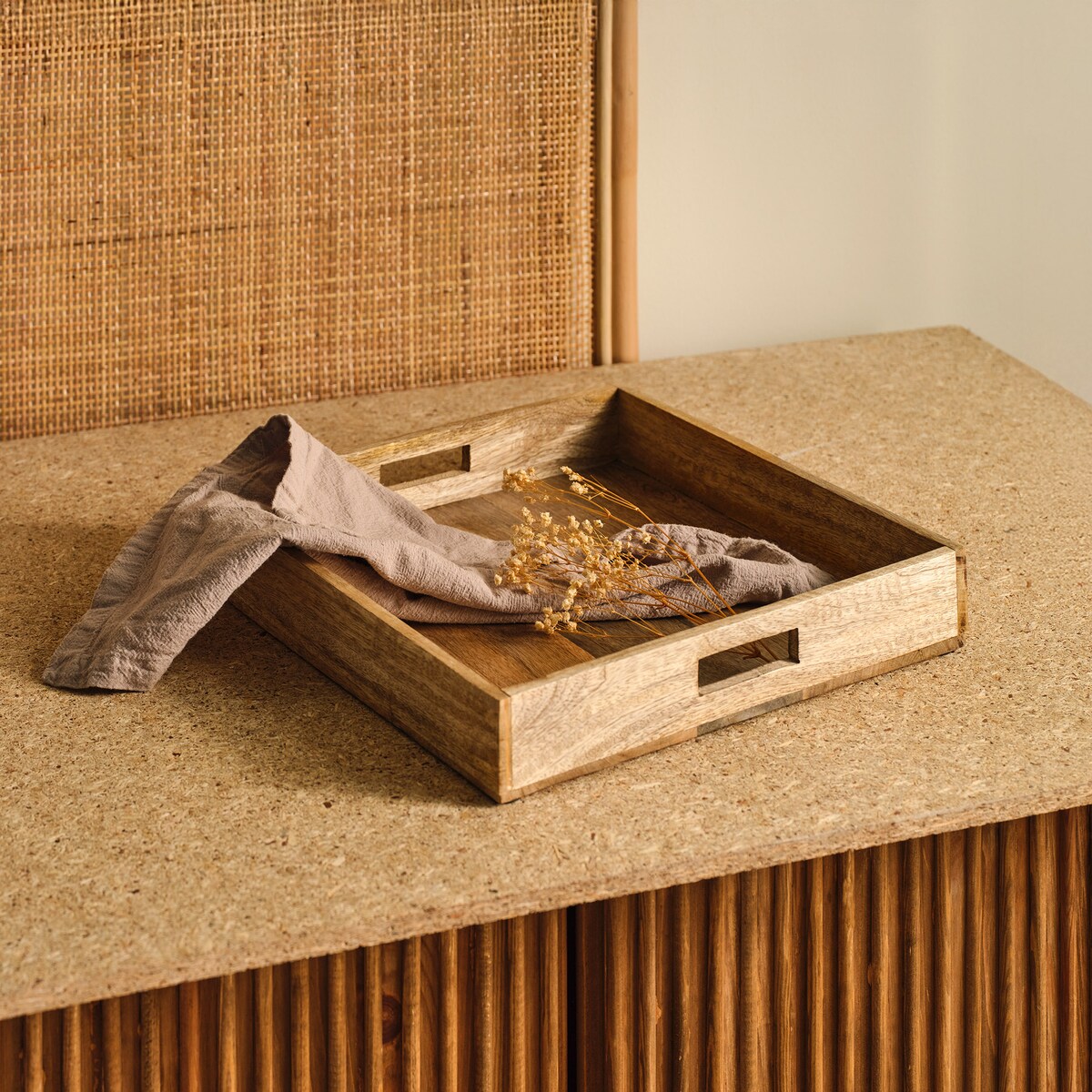 Taca Encha z motywem geometrycznym