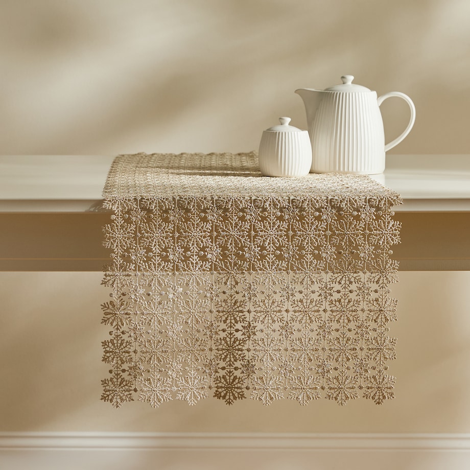 Bieżnik koronkowy Santar 40x180 cm z motywem śnieżynki