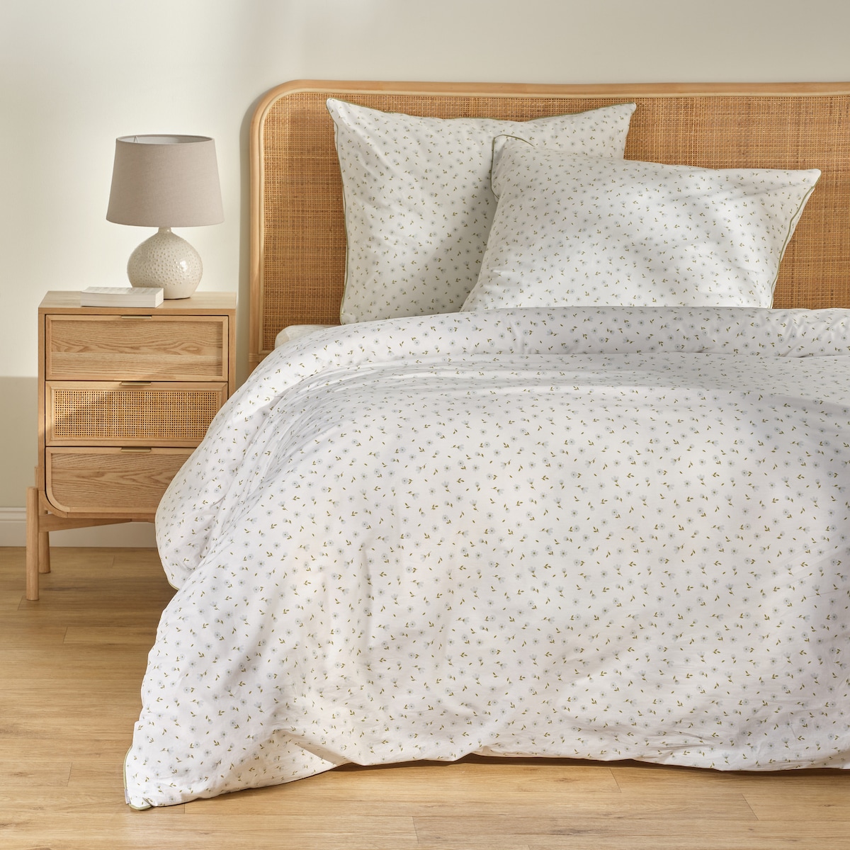 Pościel bawełniana z lamówką Avis 200x220 cm z motywem kwiatowym
