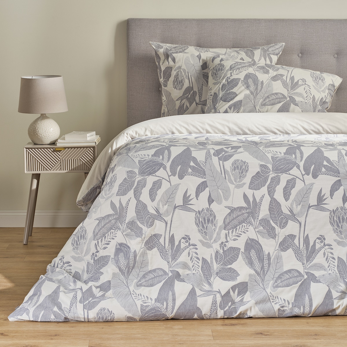 Komplet pościeli żakardowej Karlosa 200x220 cm z 2 poszewkami 70x80