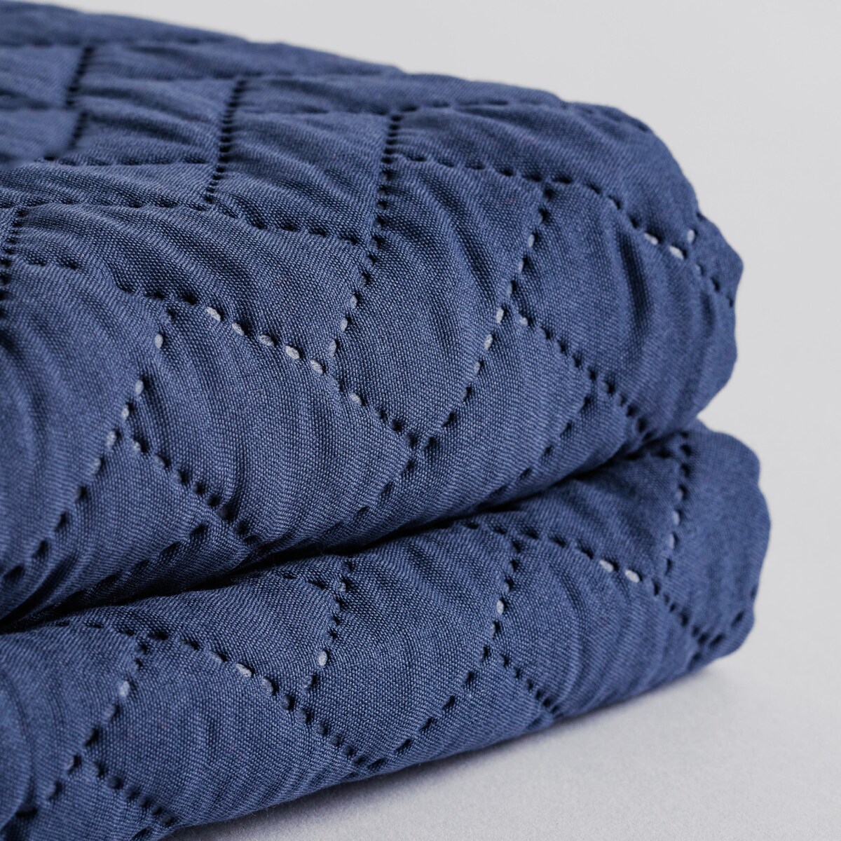 Jednokolorowa narzuta na łóżko Twist 240x260 cm