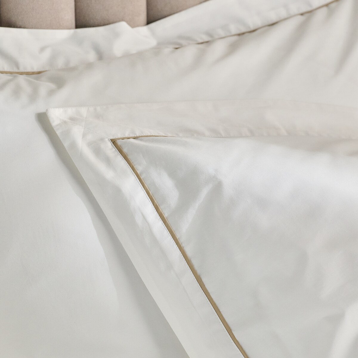 Jednokolorowa pościel z perkalu z lamówką Perlamo 200x220 cm