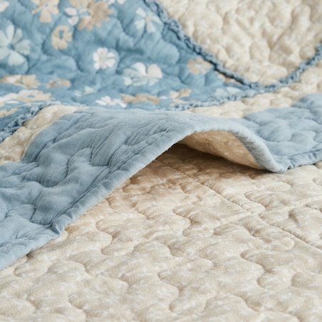 Patchwork narzuta na łóżko Cottagen 200x220 cm z motywem kwiatowym