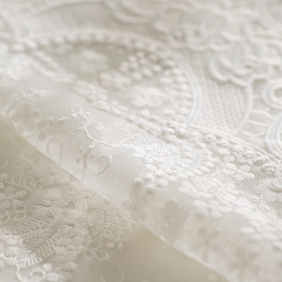 Serweta koronkowa Lirio 80x80 cm z motywem kwiatowym