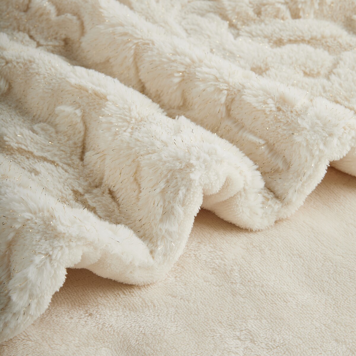 Jednokolorowy koc żakardowy Nivisa 150x200 cm