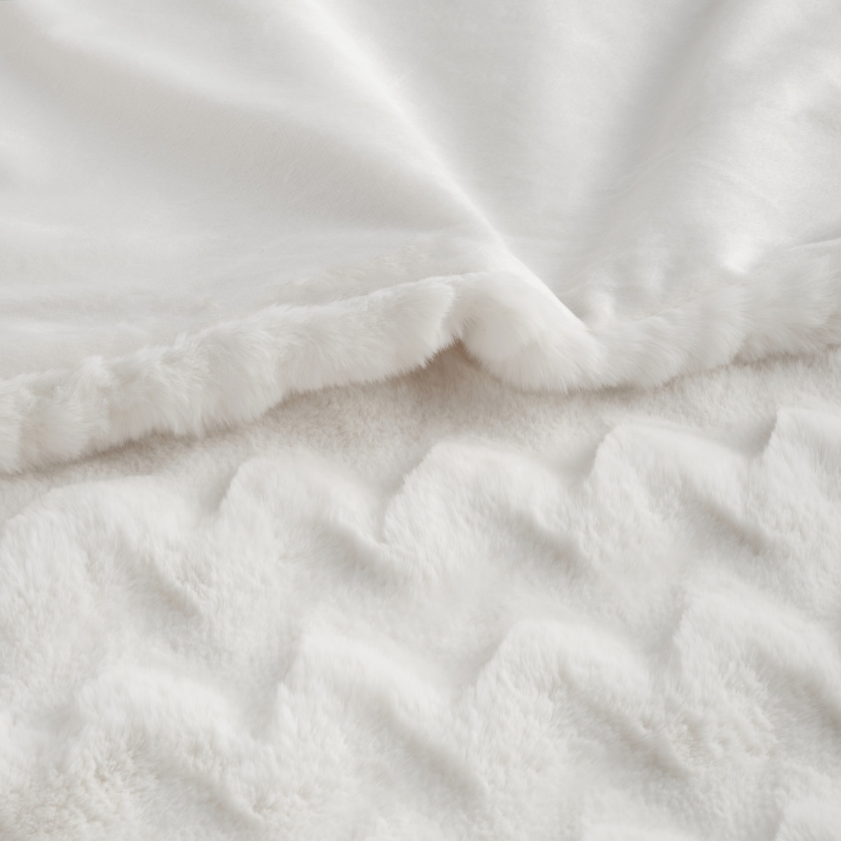 Jednokolorowa futrzana narzuta na łóżko Pilora 180x200 cm