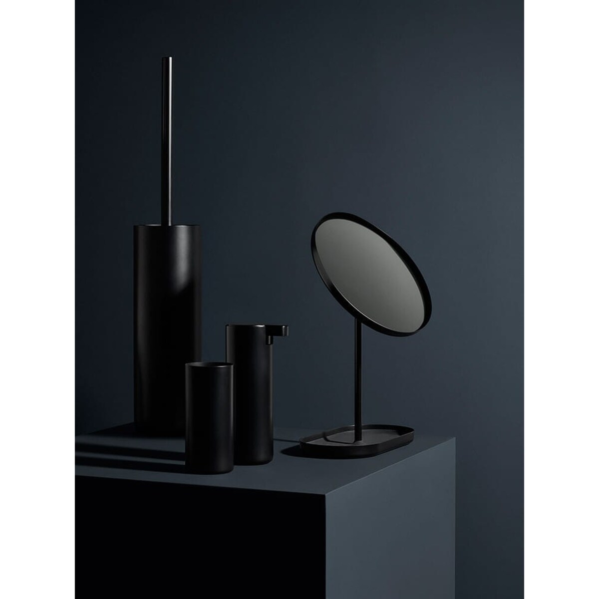 Lusterko z podstawką 5x powiększające MODO - stal, tytan